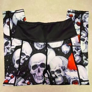 Santa Skull leggings. Capri length.